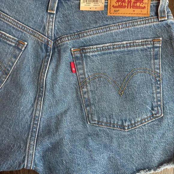 Women's Levi's 501 Button Fly Vintage Style Cutoff BLUE Jean Shorts Size 28 NWT - Picture 6 of 9